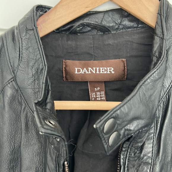 Danier Real Leather Jacket. Mens small. Excellent condition - Picture 2 of 3